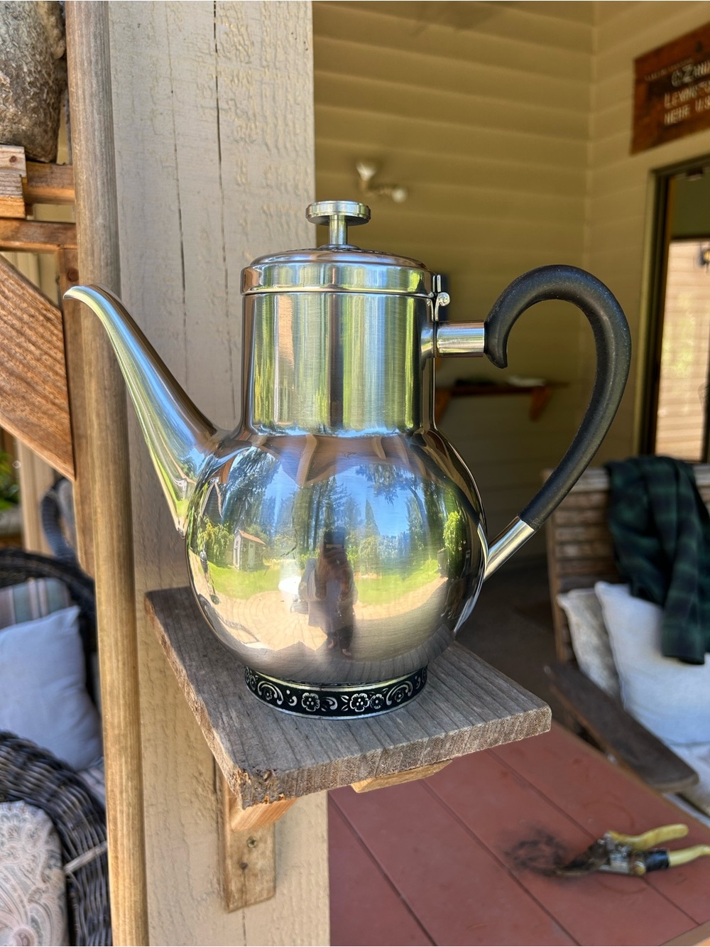 Oneida Stainless  Silver Teapot /coffee pot with Black Handle